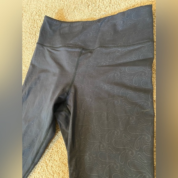 ZYIA Active Black Paisley Light N Tight High Rise Crop Leggings - Picture 3 of 6